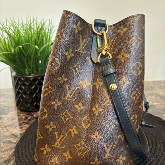 Louis Vuitton Neonoe - Picture 5 of 14